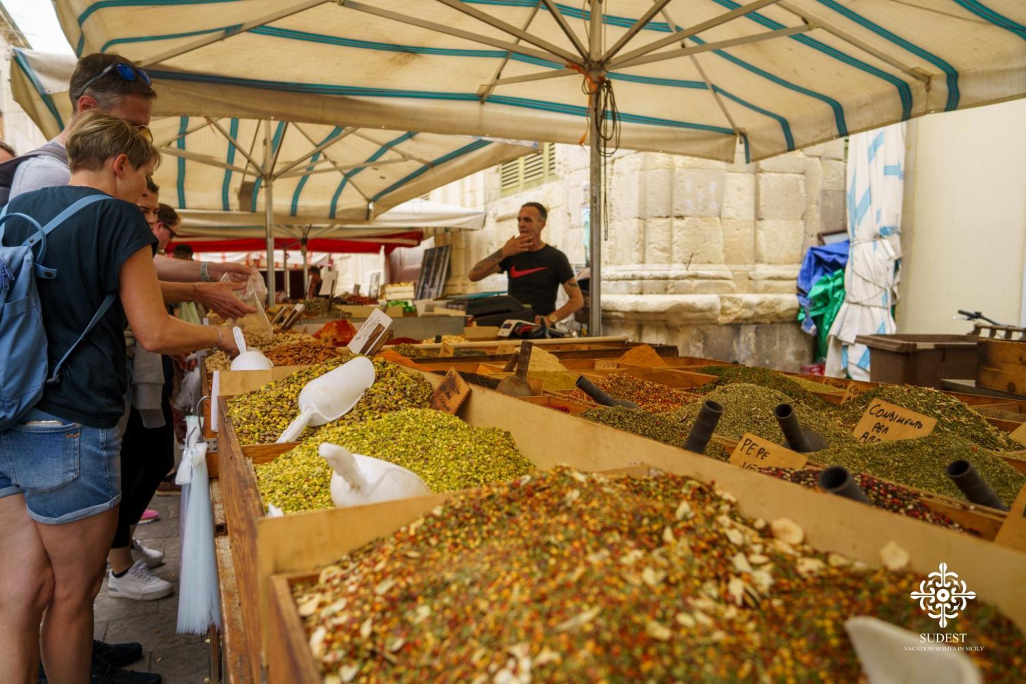 La Terrazza Sull'Antico Mercato Di Ortigia Syrakus Exterior foto